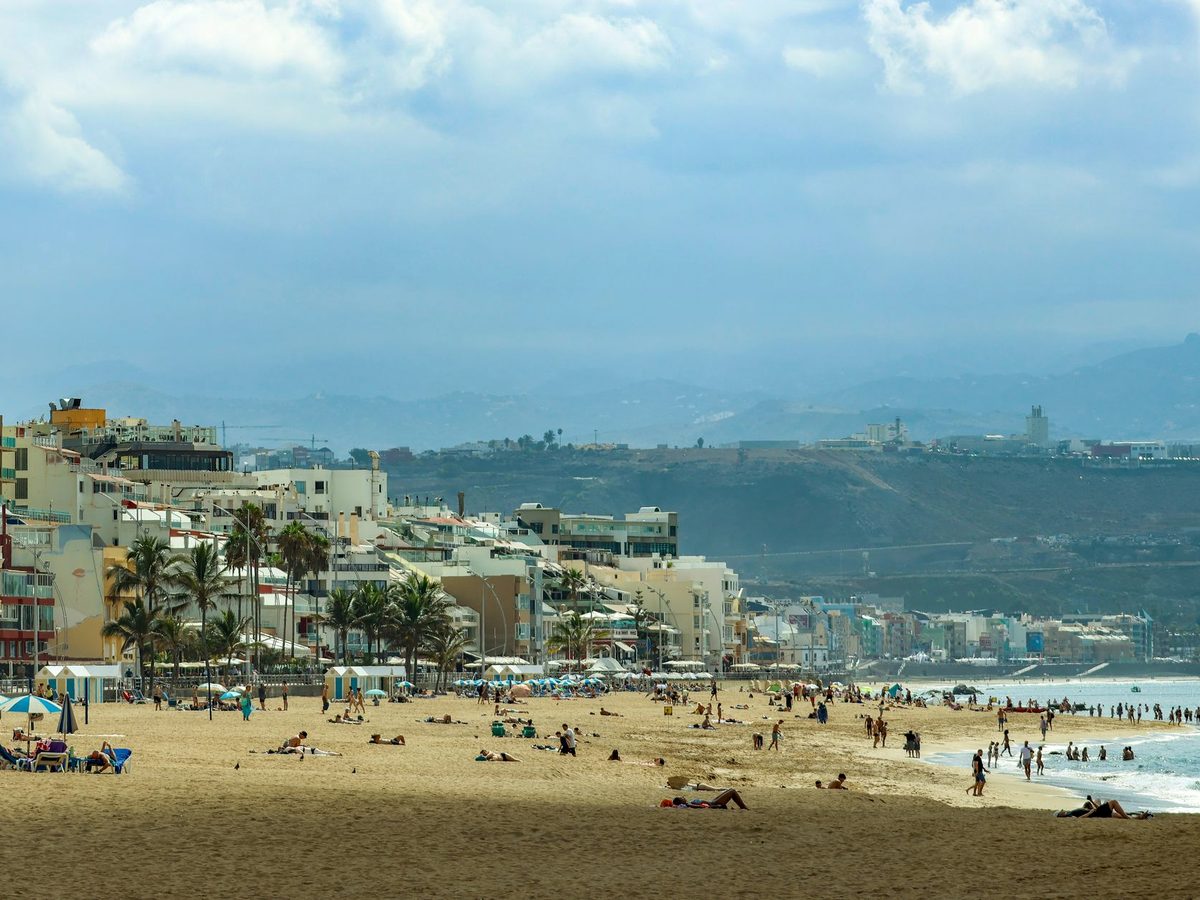 Las Canteras, the city beach at Las Palmas