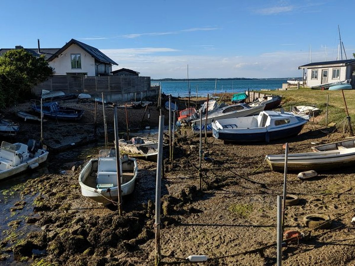 Low tide at Gurnard on the north coast