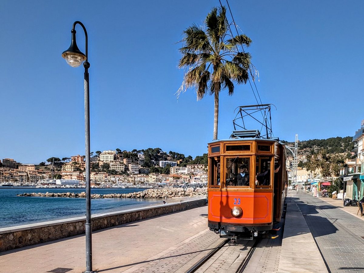 The 1913 tram between Sóller and its port