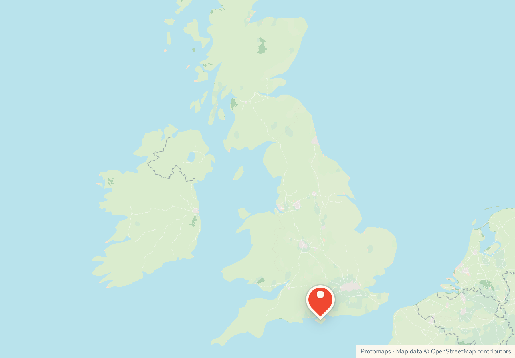 Map of the United Kingdom with the Isle of Wight pinned off the south coast.