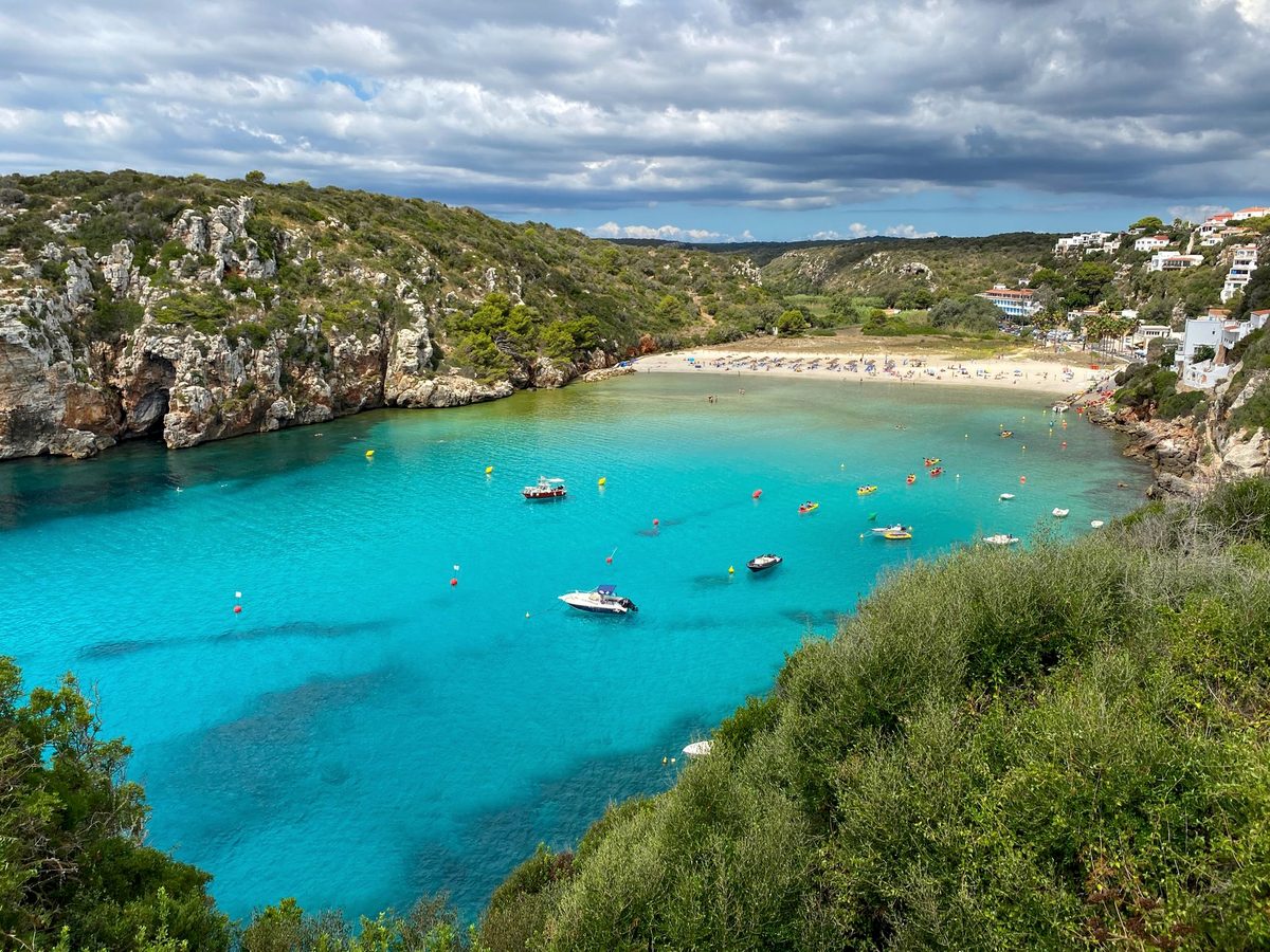 Cala en Porter, between its cliffs
