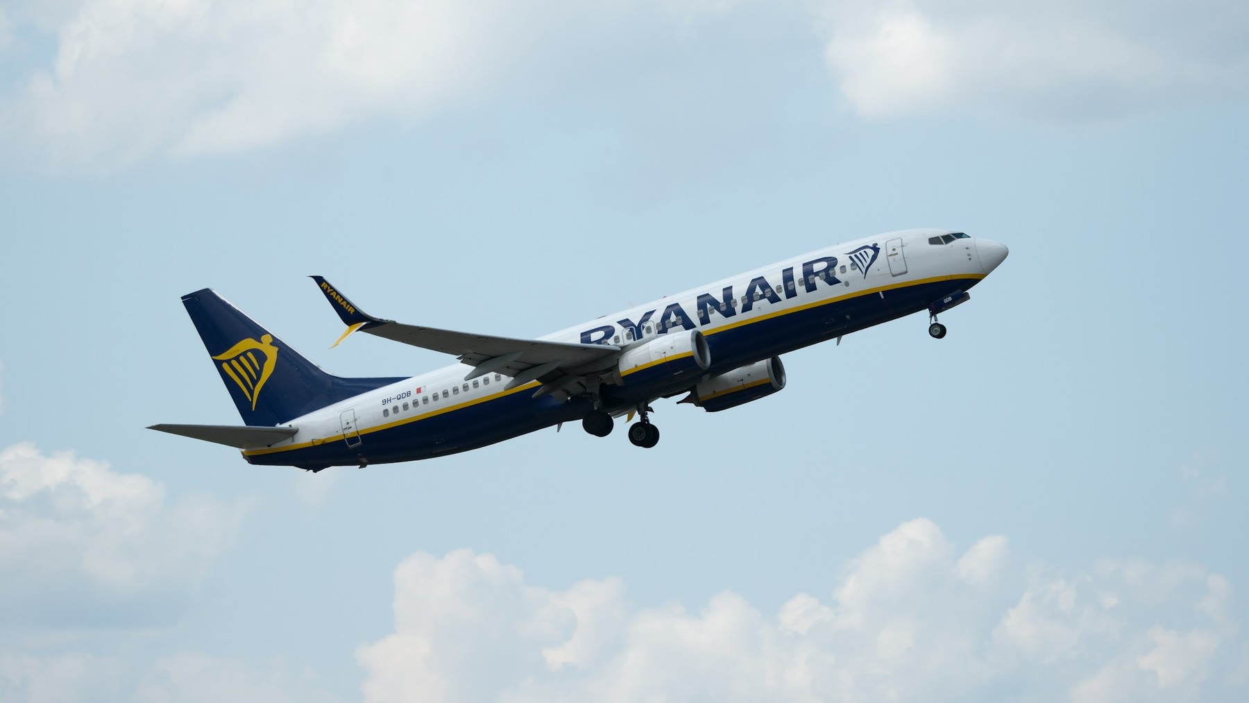 A Ryanair Boeing 737 taking off with its landing gear extended