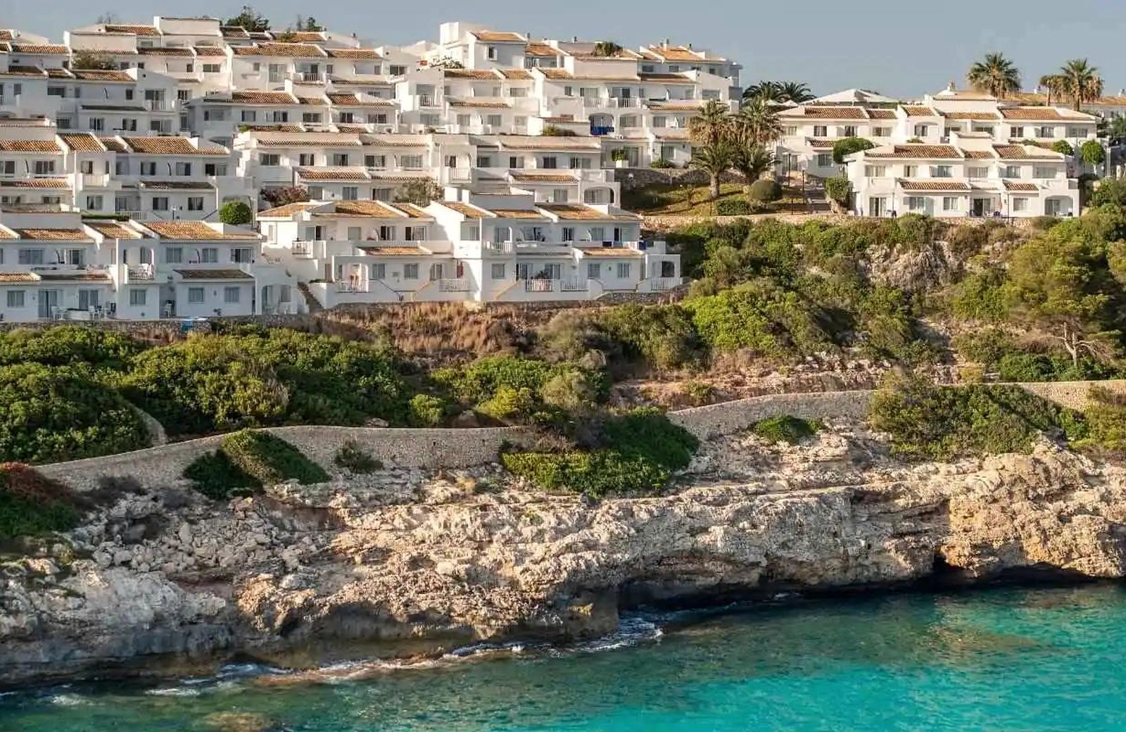 Blau Punta Reina in Cala Mandia, Mallorca: a cliffside family resort with gardens and pools above the coves.