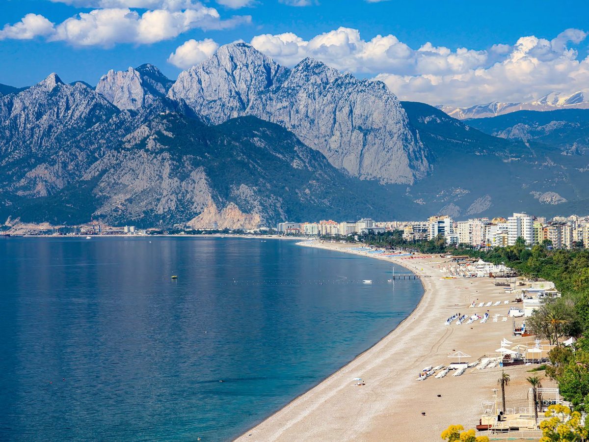 Konyaaltı beach under the Taurus mountains